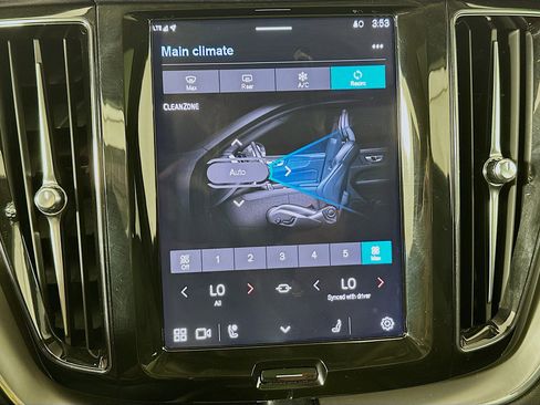 Used 2025 Volvo XC60 B5 Core image 24