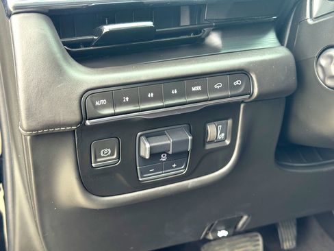 Used 2024 Cadillac Escalade ESV Sport Platinum w/ LPO, ONYX Package image 17