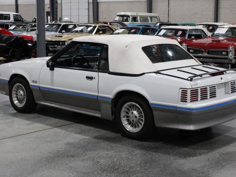 Used 1988 Ford Mustang GT RWD image 14
