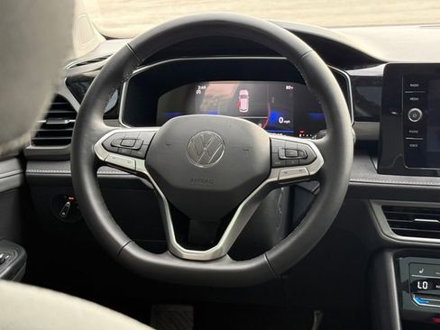 New 2026 Volkswagen Taos SE image 18