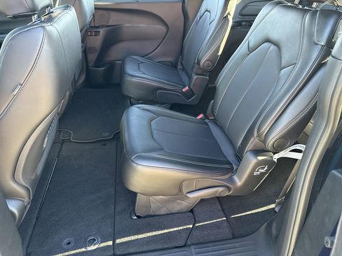 New 2025 Chrysler Pacifica Select image 19