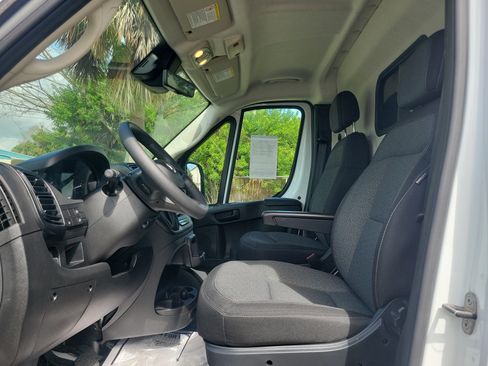 Used 2025 RAM ProMaster 2500 w/ Safety Group FWD image 8