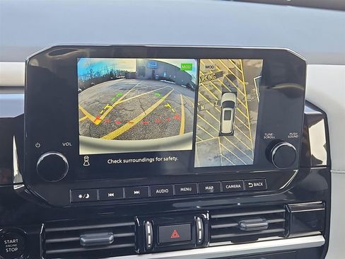 New 2025 Nissan Pathfinder SL image 15