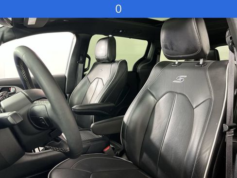 Used 2025 Chrysler Pacifica Limited FWD image 12