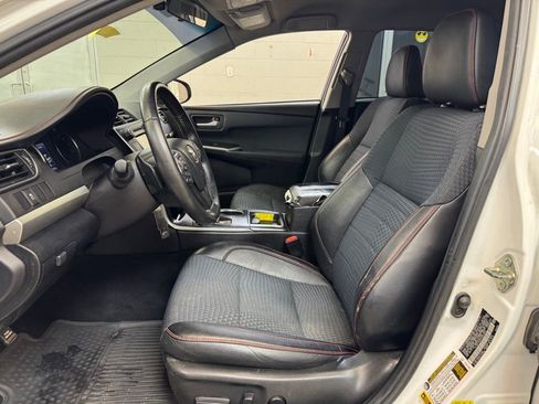 Used 2015 Toyota Camry SE FWD image 11
