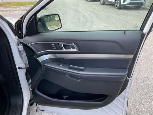 Used 2018 Ford Explorer XLT w/ Equipment Group 202A image 42