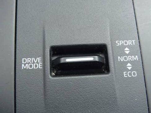 Used 2023 Toyota Highlander XLE FWD image 36