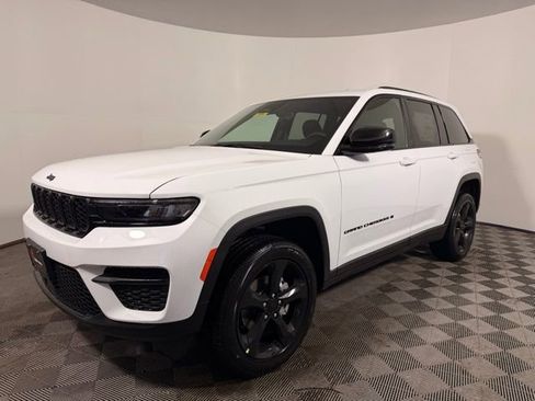 New 2025 Jeep Grand Cherokee 4WD image 4