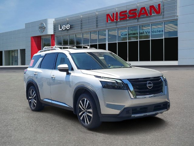 Certified 2025 Nissan Pathfinder Platinum w/ Cargo Package FWD image 1