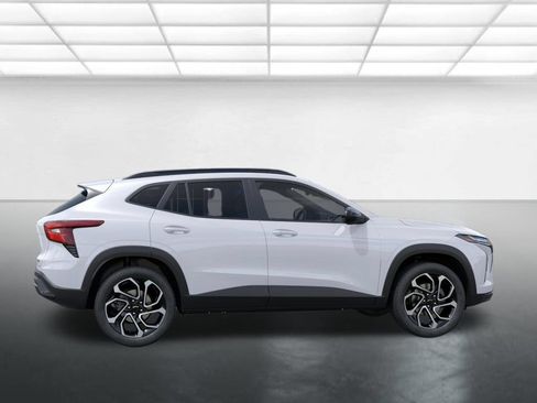 New 2026 Chevrolet Trax RS w/ Sunroof Package FWD image 5
