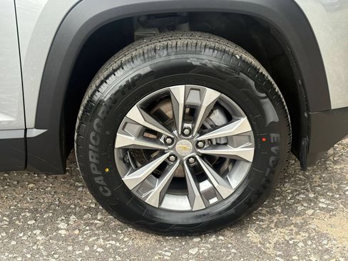 Used 2025 Chevrolet Equinox LT FWD image 25