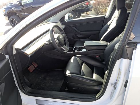 Used 2019 Tesla Model 3 Standard Range Plus image 18