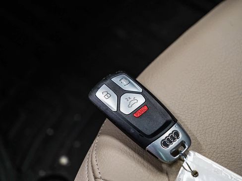 Used 2020 Audi Q5 e Prestige w/ Prestige Package image 27