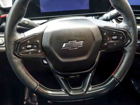 Used 2025 Chevrolet Trax RS w/ Sunroof Package FWD image 19