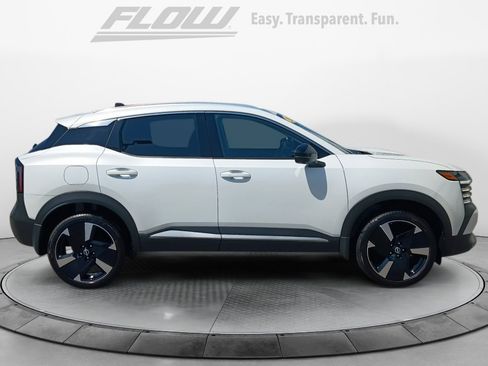 Used 2026 Nissan Kicks SR FWD image 8