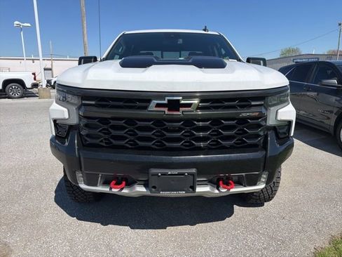 Used 2024 Chevrolet Silverado 1500 ZR2 image 2