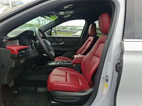 Certified 2025 Lincoln Corsair Reserve w/ Rear Removable Package Tray AWD/4WD image 13