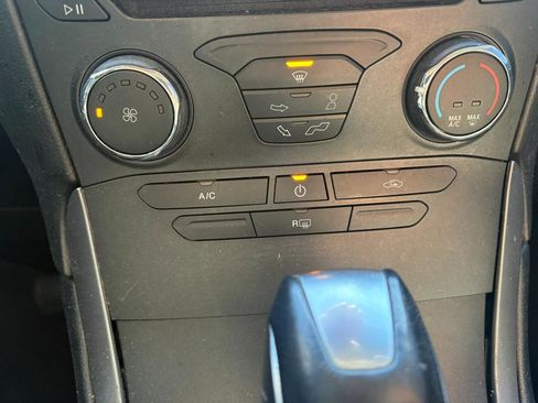 Used 2016 Ford Edge SE image 20