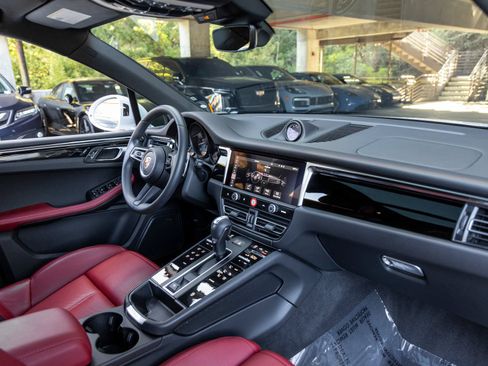 Certified 2025 Porsche Macan AWD/4WD image 62