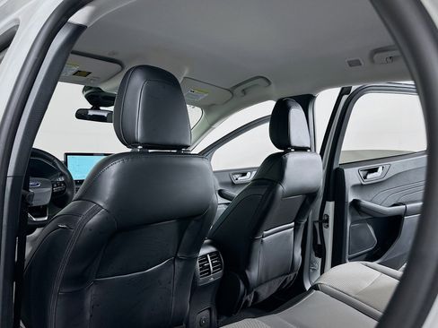 New 2025 Ford Escape SE w/ Class II Trailer Tow Package image 6