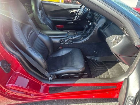 Used 2004 Chevrolet Corvette Coupe w/ Preferred Equipment Group RWD image 13