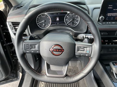 Used 2025 Nissan Rogue SV AWD/4WD image 18