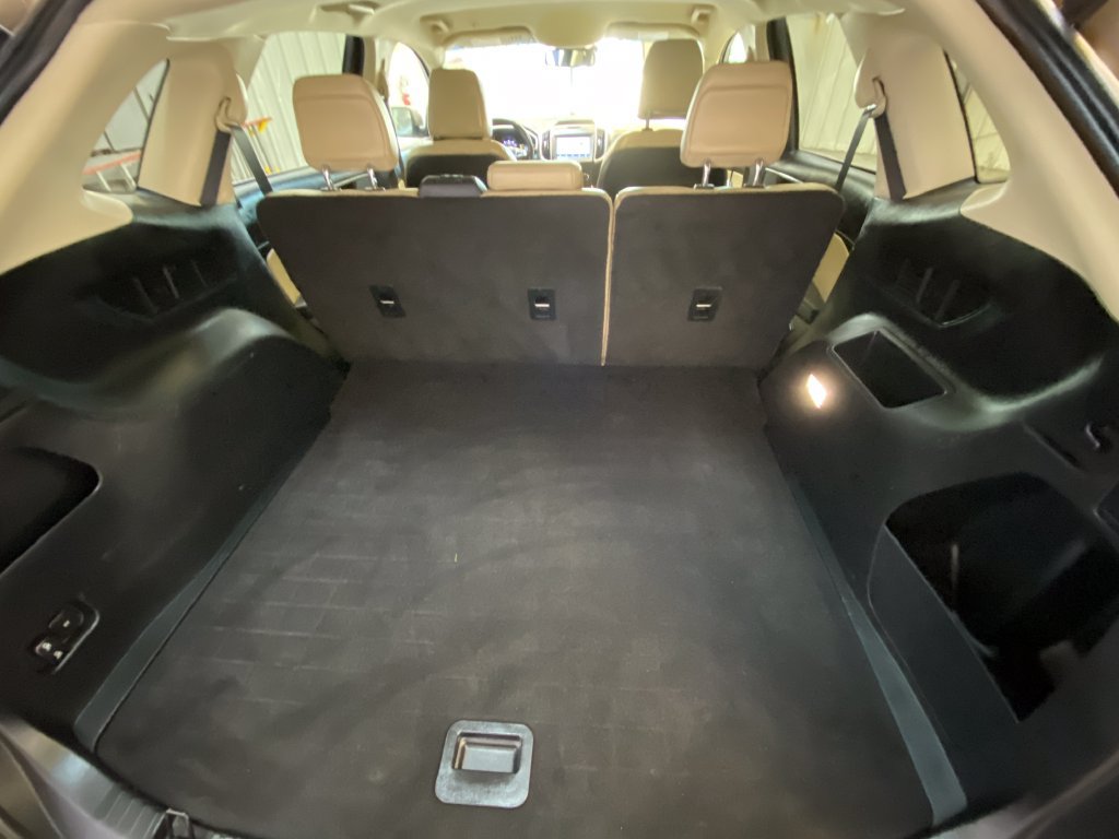 Used 2020 Ford Edge SEL w/ Convenience Package FWD image 26