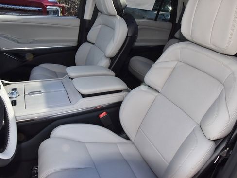 New 2025 Lincoln Navigator L Reserve image 37