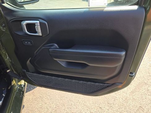Used 2023 Jeep Wrangler Sport AWD/4WD image 16