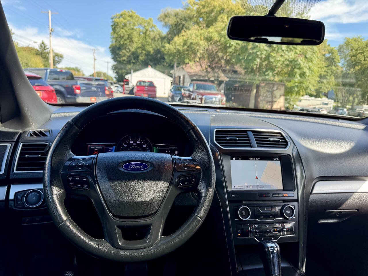 Used 2017 Ford Explorer XLT w/ Equipment Group 202A AWD/4WD image 14