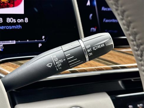 Used 2022 Cadillac Escalade ESV Premium Luxury Platinum image 28