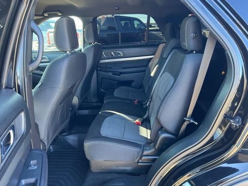 Used 2018 Ford Explorer XLT image 17