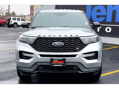 Used 2022 Ford Explorer ST image 3
