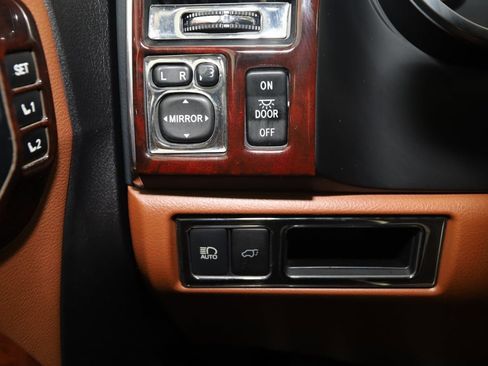 Used 2021 Toyota Sequoia Platinum image 33