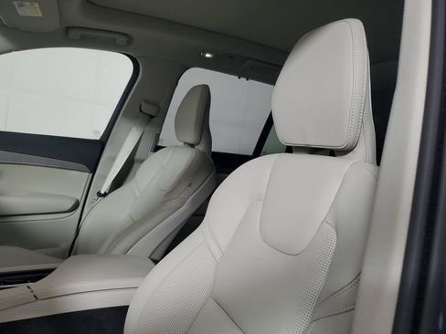 Used 2025 Volvo XC90 T8 Ultra w/ Protection Package AWD/4WD image 25