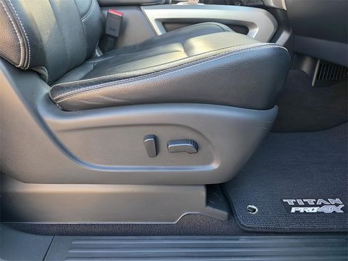 Used 2016 Nissan Titan PRO-4X w/ Pro-4x Convenience Package image 12