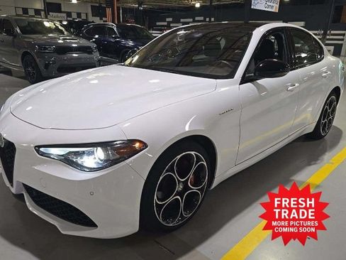 Used 2022 Alfa Romeo Giulia Veloce AWD/4WD image 1