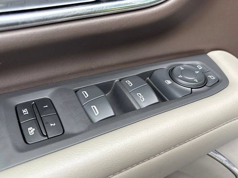 Used 2024 Chevrolet Suburban LT RWD image 10