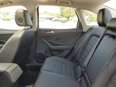 Certified 2023 Volkswagen Jetta SE FWD image 16