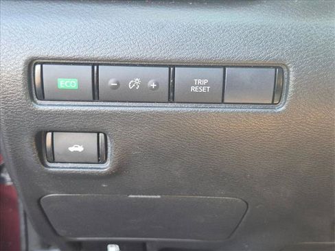 Used 2022 Nissan Sentra SV w/ SV Premium Package FWD image 10