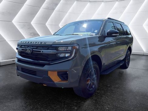 Used 2025 Ford Expedition Tremor AWD/4WD image 3
