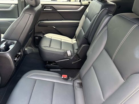 Used 2026 GMC Acadia Elevation w/ Elevation Premium Package FWD image 31
