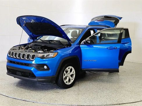 Used 2024 Jeep Compass Latitude AWD/4WD image 10
