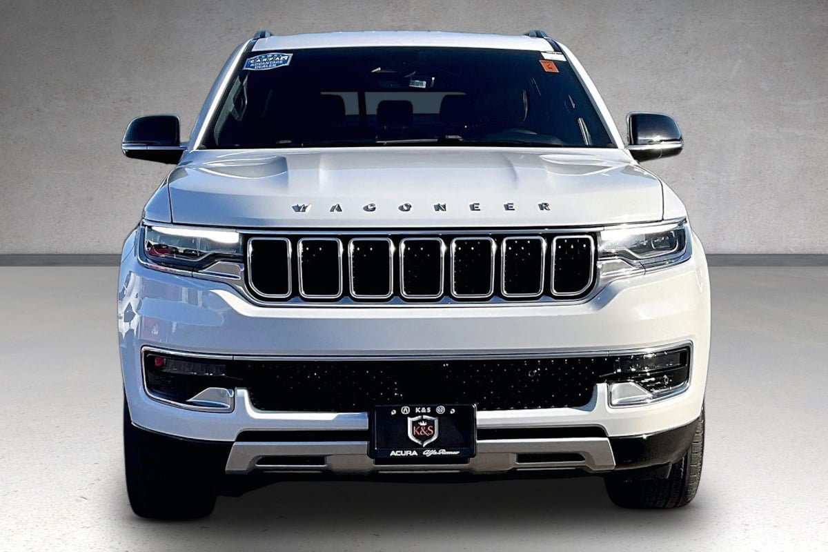Used 2024 Jeep Wagoneer L Series II RWD image 3