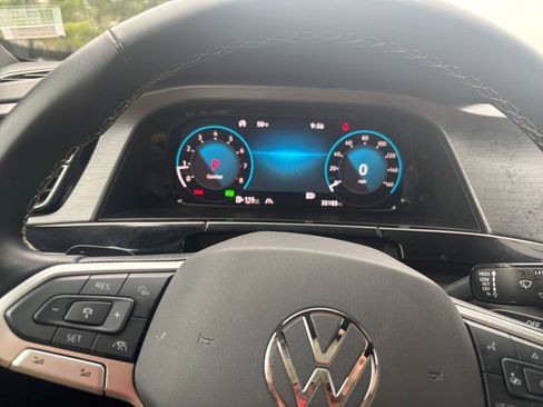 Used 2025 Volkswagen Atlas Cross Sport SE image 38