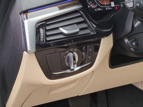 Used 2023 BMW 540i xDrive w/ Premium Package image 17