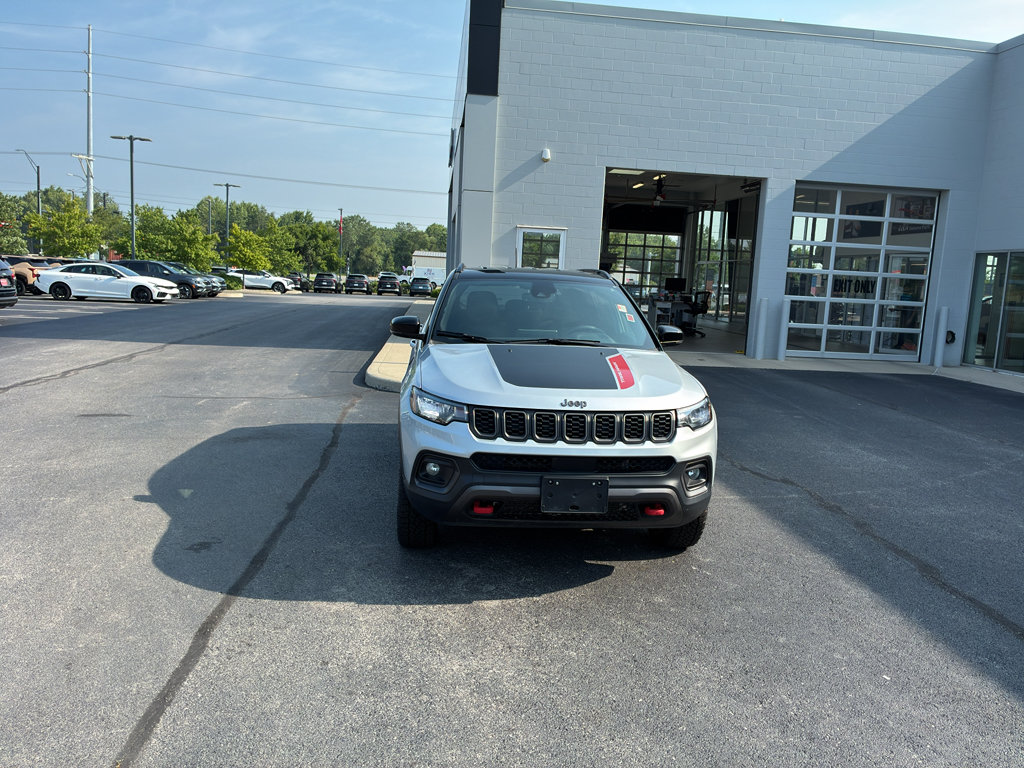 Used 2025 Jeep Compass Trailhawk AWD/4WD image 8