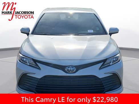 Used 2022 Toyota Camry LE FWD image 3