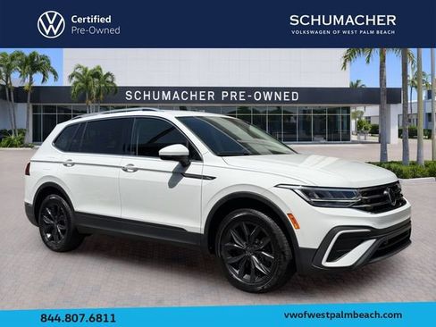 Certified 2024 Volkswagen Tiguan SE FWD image 1