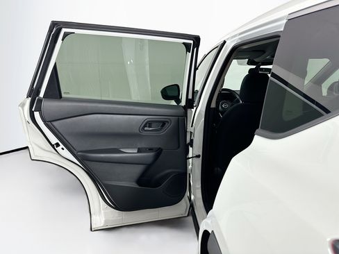 Used 2024 Nissan Rogue S AWD/4WD image 25